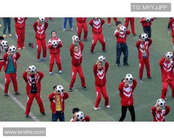 墙上海报展示足球明星风采引领球迷热潮与激情共鸣