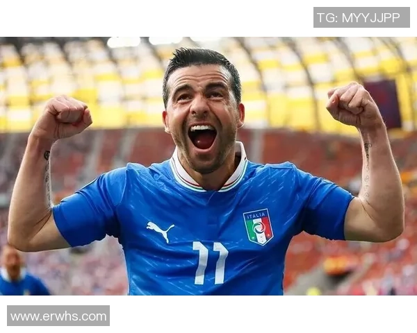 意大利足球明星海报图展现传奇球员风采与激情瞬间